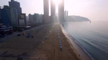 Yaz Haeundae Plajı'nın gün doğumu, Busan, Güney Kore, Asya.