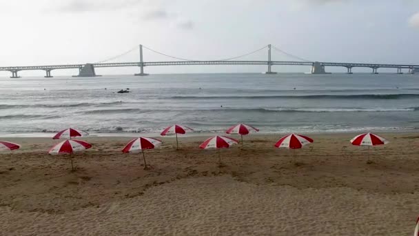 Aeril Weergave Van Bewolkte Zomer Ochtend Van Gwangalli Beach Busan — Stockvideo