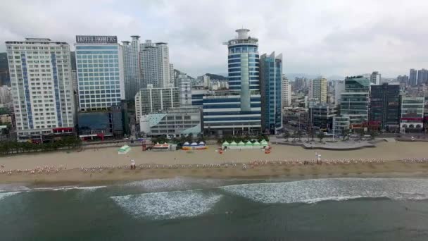Gwangalli Beach Bulutlu Yaz Sabahı Aeril Görünümü Busan Güney Kore — Stok video