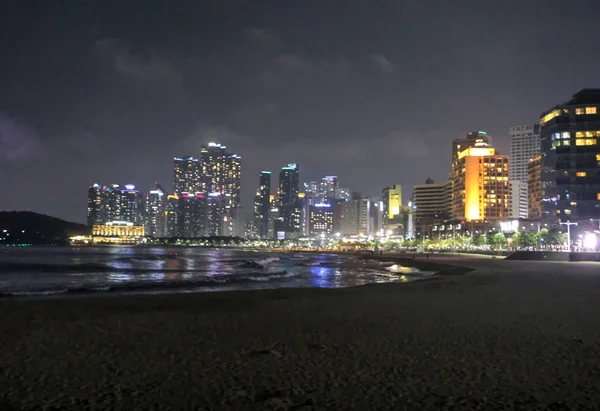 Nachtansicht von haeundae beach, busan, south kroea, asia — Stockfoto