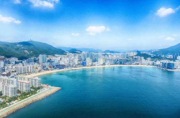Aeril-uitzicht op Sunny Summer Gwangalli Beach, Busan, Zuid-Korea, Azië — Stockfoto