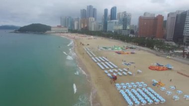 Haeundae Plajı Bulutlu Yaz Sabahı Havadan Görünümü, Busan, Güney Kore, Asya