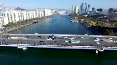 Birçok Kişi köprü, Centum City, Haeundae, Busan, Güney Kore, Asya üzerinde çalışıyor.