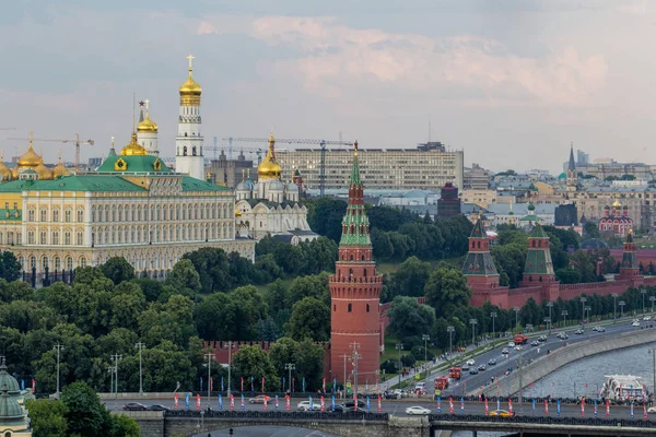 Kremlin ve kilise içinde — Stok fotoğraf