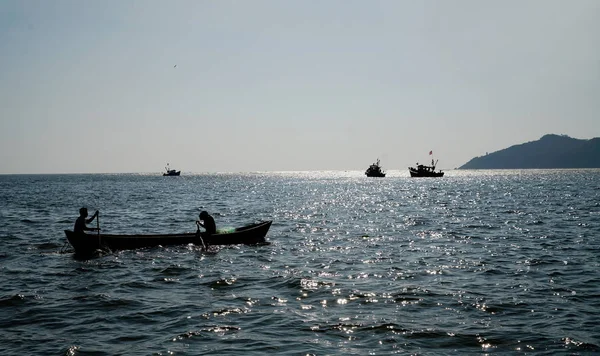 Barcos de pesca y barcos — Foto de Stock