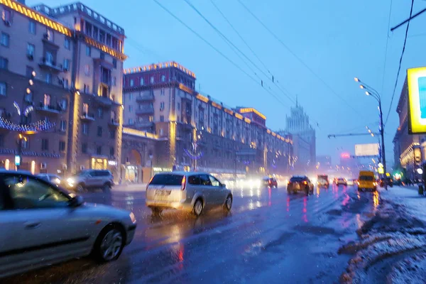 Wet snow in Moscow . Downtown — Stock Photo, Image