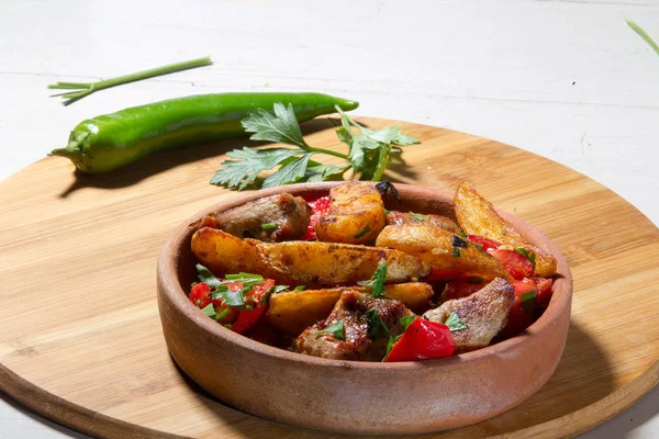 El plato georgiano - las patatas fritas y la carne — Foto de Stock