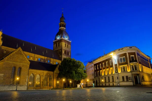 Wspaniałe nocne zabytki Starego Rygi! -Katedra Dome — Zdjęcie stockowe