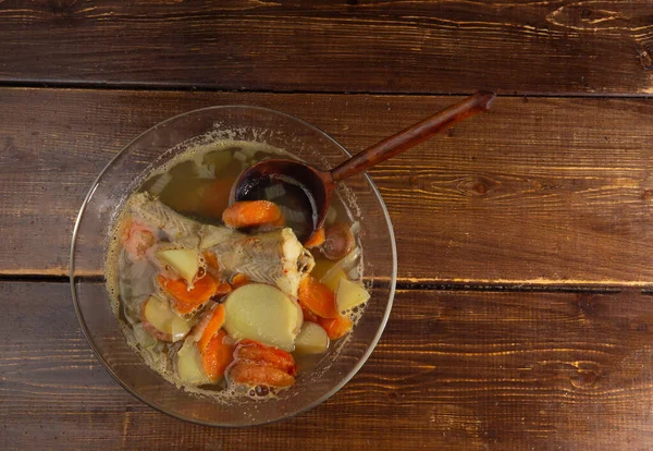 Sopa Con Pescado Mintai Patatas Zanahorias Sobre Mesa Madera Marrón — Foto de Stock