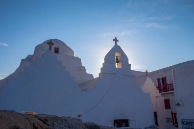 Yunan adası Mykonos 'taki çan kulesi (bellfty): Yunanistan adalarında harika bir sabah!