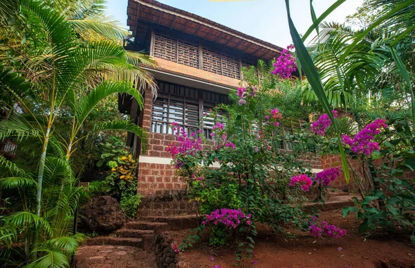 Increíble Jardín Territorio Pequeño Hotel Típico Del Sur India —  Fotos de Stock