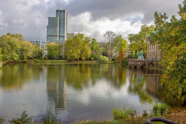 Bel Parco Pubblico Vicino Museo Arte Moderna Dusseldorf Lago Dussel — Foto Stock