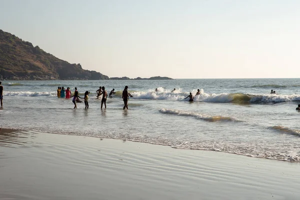 Awe Scene Young Indian Men Teenage Playing Water Group Women — 图库照片