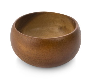 Beyaz arka planda ahşap kâse