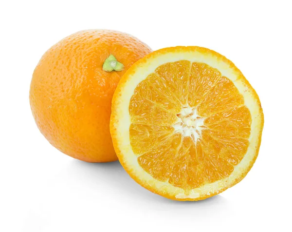 Dojrzała Pomarańcza Izolowana Białym — Zdjęcie stockowe