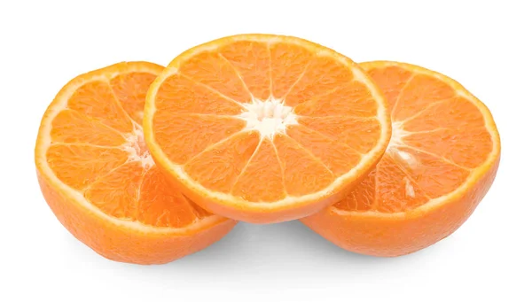 白色背景的橙子片 — 图库照片