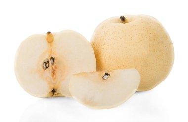 Armutlar - Beyaz arkaplanda Asya armutları izole edildi.