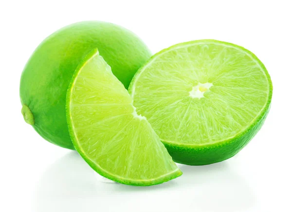 Geheel Andere Helft Met Schijfje Verse Groene Kalk Geïsoleerd Witte — Stockfoto