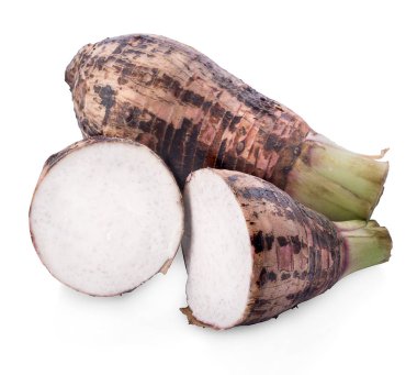 Taro, beyaz arka planda izole edilmiş taro dilimi.