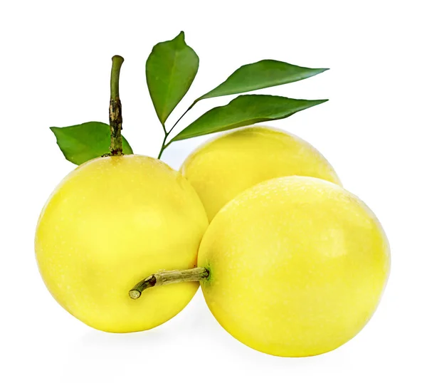 Elszigetelt Passionfruit Egész Darabolt Passion Gyümölcsök Maracuya Elszigetelt Fehér Background — Stock Fotó