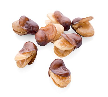 beyaz arkaplanda izole edilmiş fındık