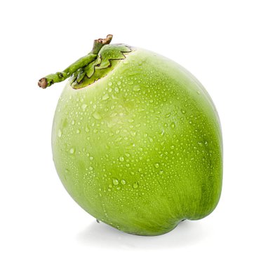 su damlası yeşil hindistan cevizi beyaz arkaplanda izole