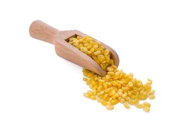 Beyaz arka plan üzerinde izole soyulmuş-split keşiş fasulye