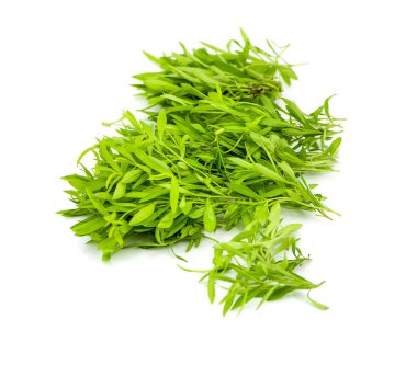 Beyaz arkaplanda tarhun otları 