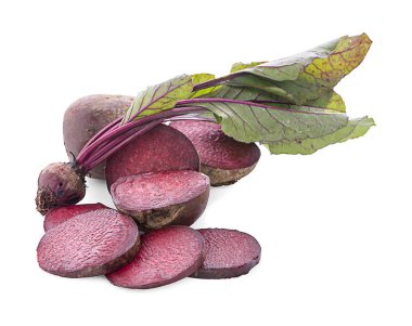 Beyaz arka planda izole edilmiş taze pancar kökü