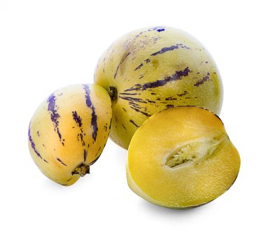 İzole kırpma yolu beyaz zemin üzerine pepino kavun meyve.