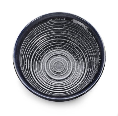 Beyaz arkaplanda siyah kase