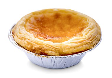 Yumurta tart tatlı muhallebi pasta beyaz arka plan üzerinde izole folyo Kupası