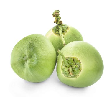 su damlası yeşil hindistan cevizi beyaz arkaplanda izole