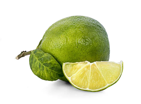 Limette Zitrusfrüchte Limettenschnitt Isoliert Auf Weißem Hintergrund — Stockfoto