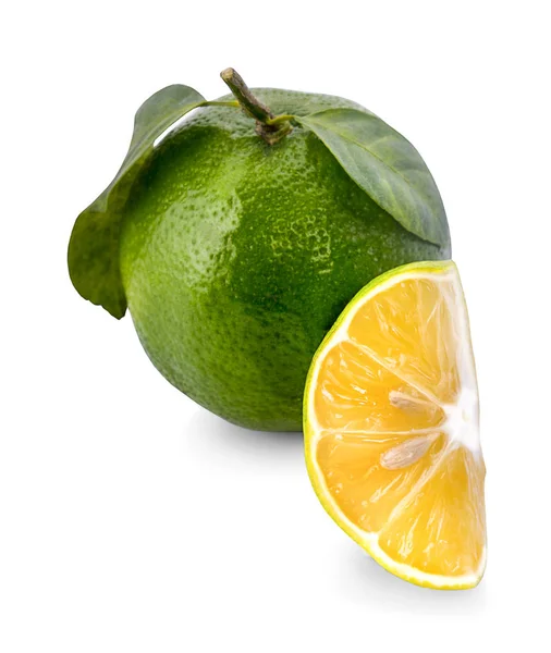 Lime Citrusfrukter Lime Cut Isolerade Vit Bakgrund — Stockfoto