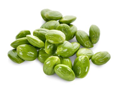 Beyaz arka planda izole edilmiş parkia speciosa fasulyeleri