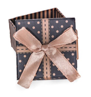 hediye kutusu beyaz arkaplanda izole edilmiş