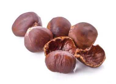 Beyaz arka planda tatlı kestane 