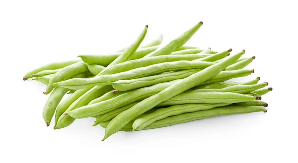 Groene bonen geïsoleerd op een witte achtergrond — Stockfoto