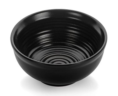 Beyaz arkaplanda siyah kase