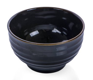 Beyaz arkaplanda siyah kase