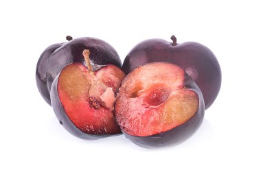 Beyaz arka plan üzerinde izole yaprak Damson Erik