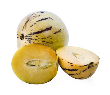 Beyaz arka plan üzerinde izole bütün ve dilim Pepino kavun meyve