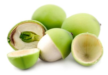 Beyaz arkaplanda izole nilüfer tohumu