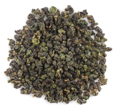 Beyaz arkaplanda kuru çay yaprakları