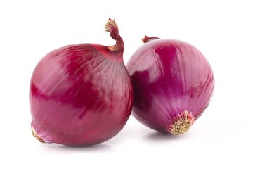 Beyaz arkaplanda kırmızı soğan ampulü izole edildi