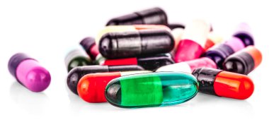 Beyaz grupta izole haplar kapsülleri