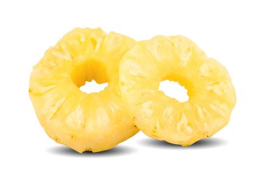 Beyaz üzerine izole edilmiş ananas dilimi.