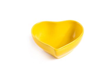 Beyaz arka planda beyaz seramik kasesi