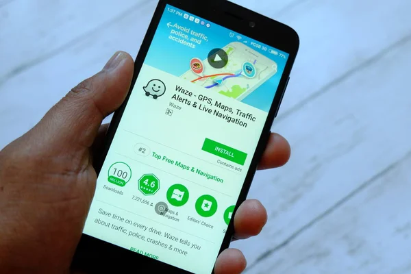브루나이 2018 Waze 스마트폰 로이드 플레이 스토어에 — 스톡 사진